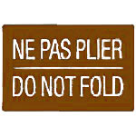 A brown label with white text that reads 'NE PAS PLIER DO NOT FOLD', indicating that items should not be folded.